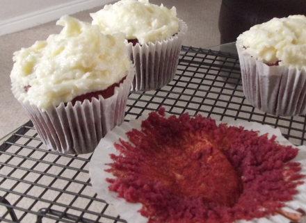red velvet cupcakes with cream cheese frosting inspired by hummingbird bakery